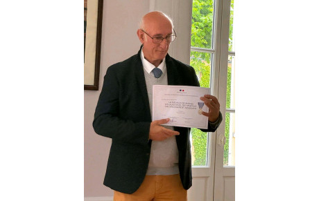 Mr Patrick INDA a reçu la médaille de bronze ...